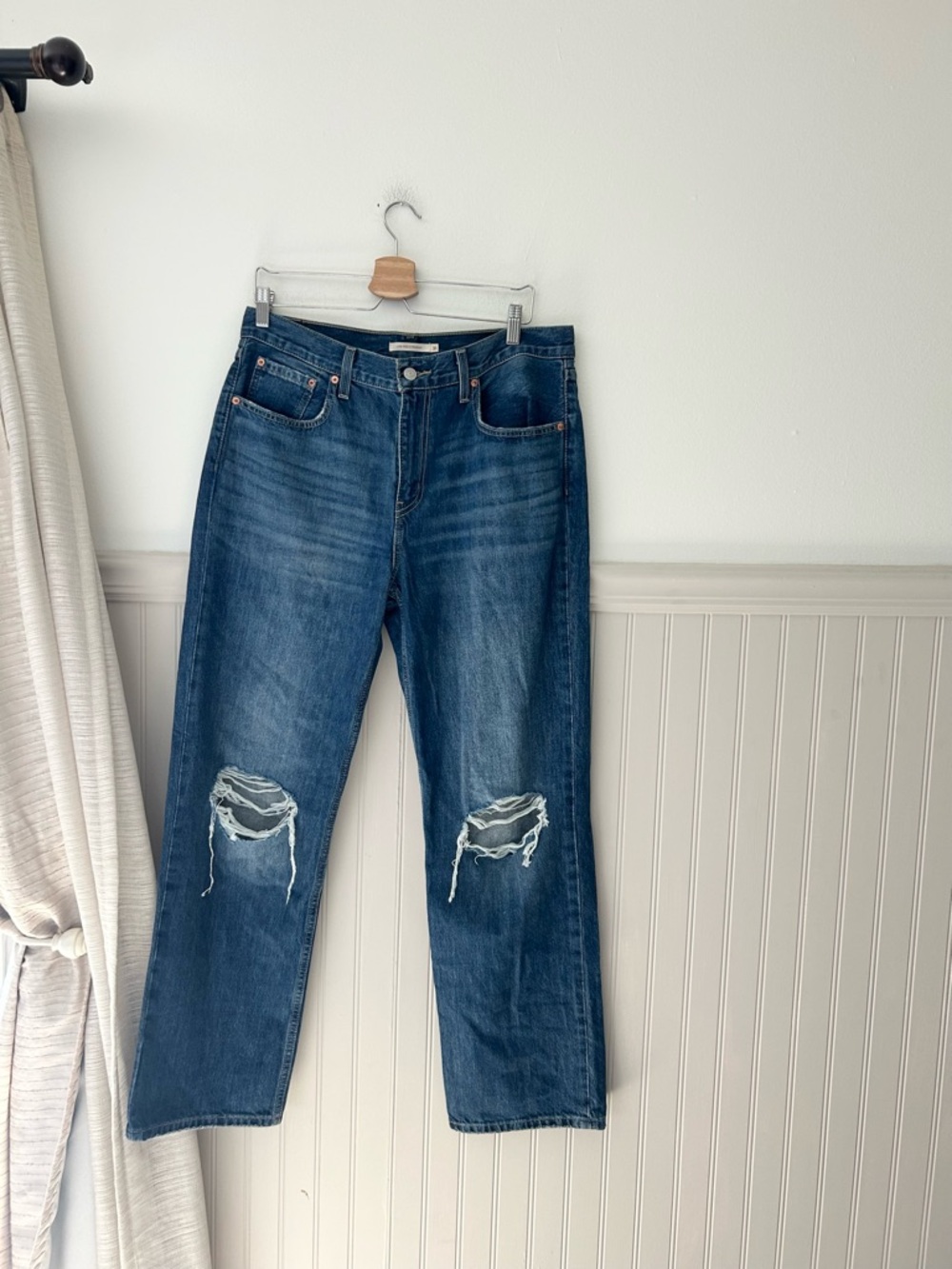 Levi’s Strauss Size 31 Low Pro Straight Distressed Knees in Blue